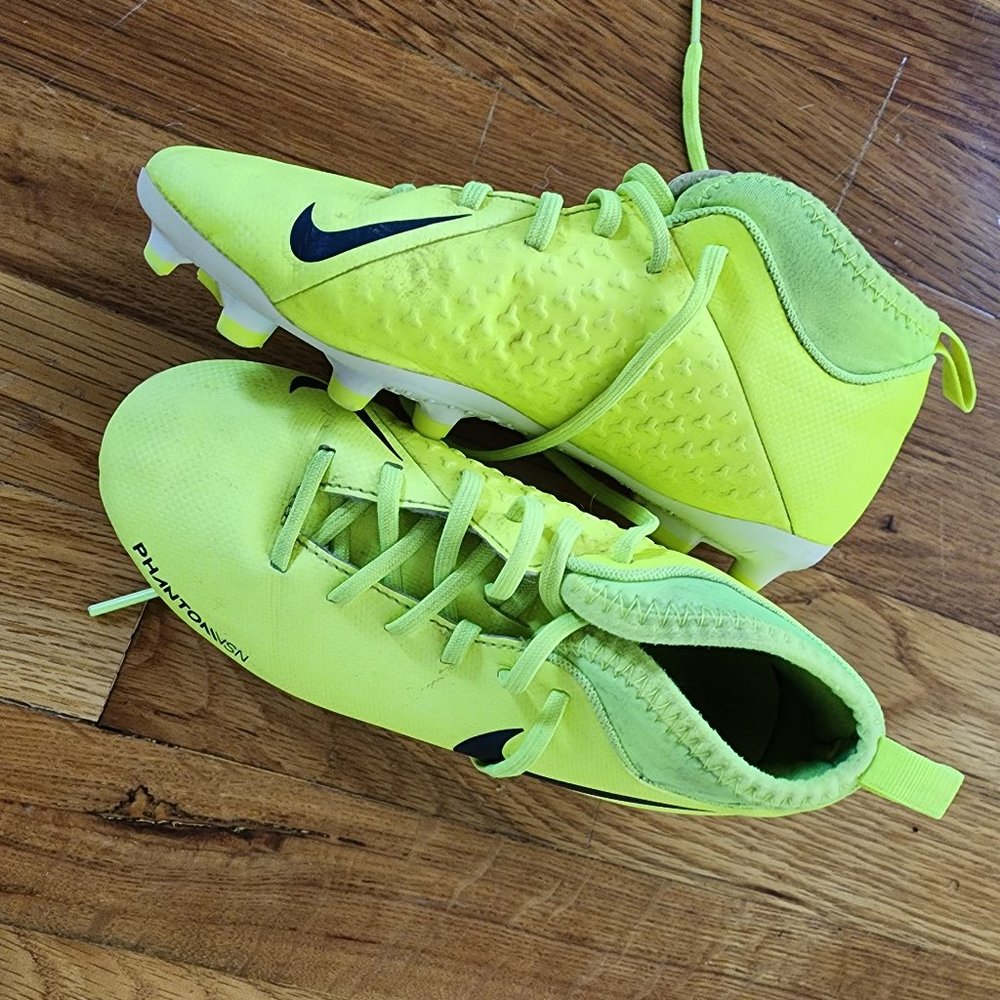 Nike Phanton VSN Neon Soccer Firm Ground Turf Shoes Youth US Sz 1.5